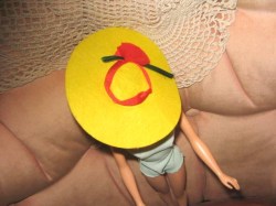 BARBIE YELLOW HAT MAIN_01